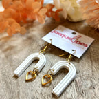 Alice – boucles d’oreilles arche blanche et cœur doré - L'INSTANT D'UNE PAUSE