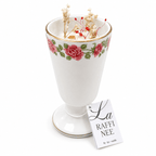 Bougie Lys, Lotus & Vanille – Mazagran fleuri vintage - L'INSTANT D'UNE PAUSE