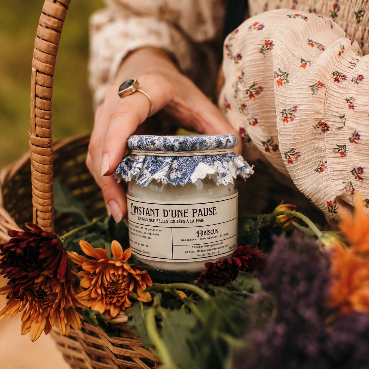 Bougie parfumée hibiscus – naturelle, artisanale & vegan - L'INSTANT D'UNE PAUSE