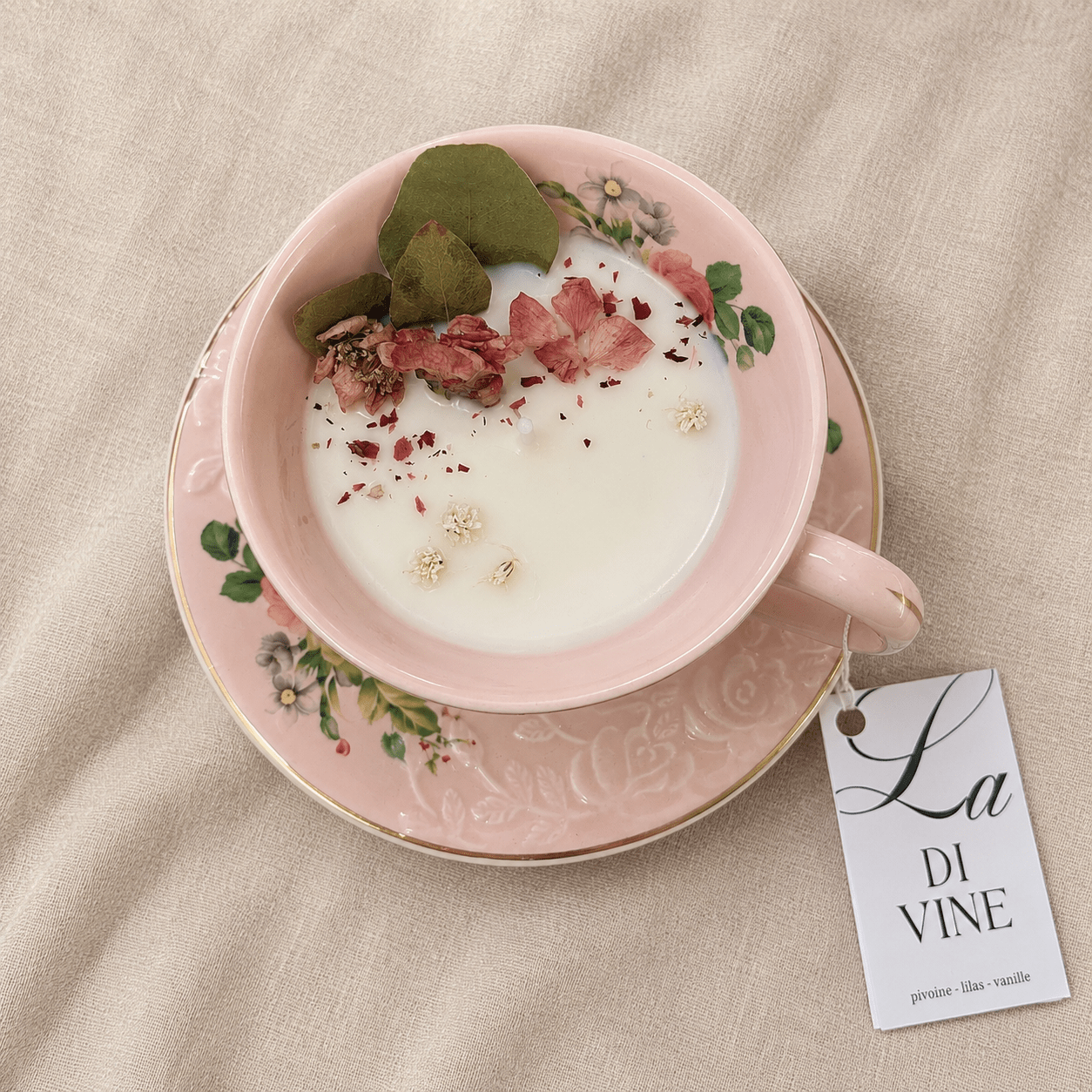 Bougie Pivoine, Lilas & Vanille – Tasse vintage fleurie - L'INSTANT D'UNE PAUSE