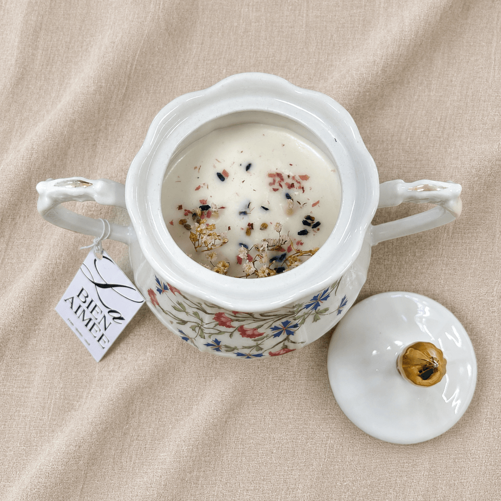 Bougie Rose, Musc & Oud – Pot en porcelaine vintage - L'INSTANT D'UNE PAUSE