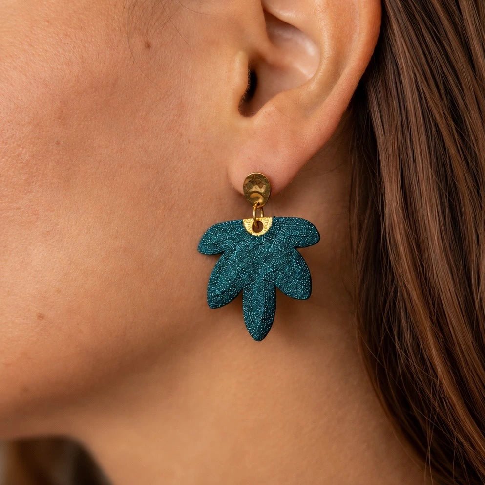 Céleste – boucles d’oreilles bleu pailleté galaxy - L'INSTANT D'UNE PAUSE