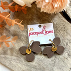 Odette – boucles d’oreilles fleur taupe dorée - L'INSTANT D'UNE PAUSE