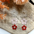 Rosalie – boucles d’oreilles fleurs rouge poudré - L'INSTANT D'UNE PAUSE