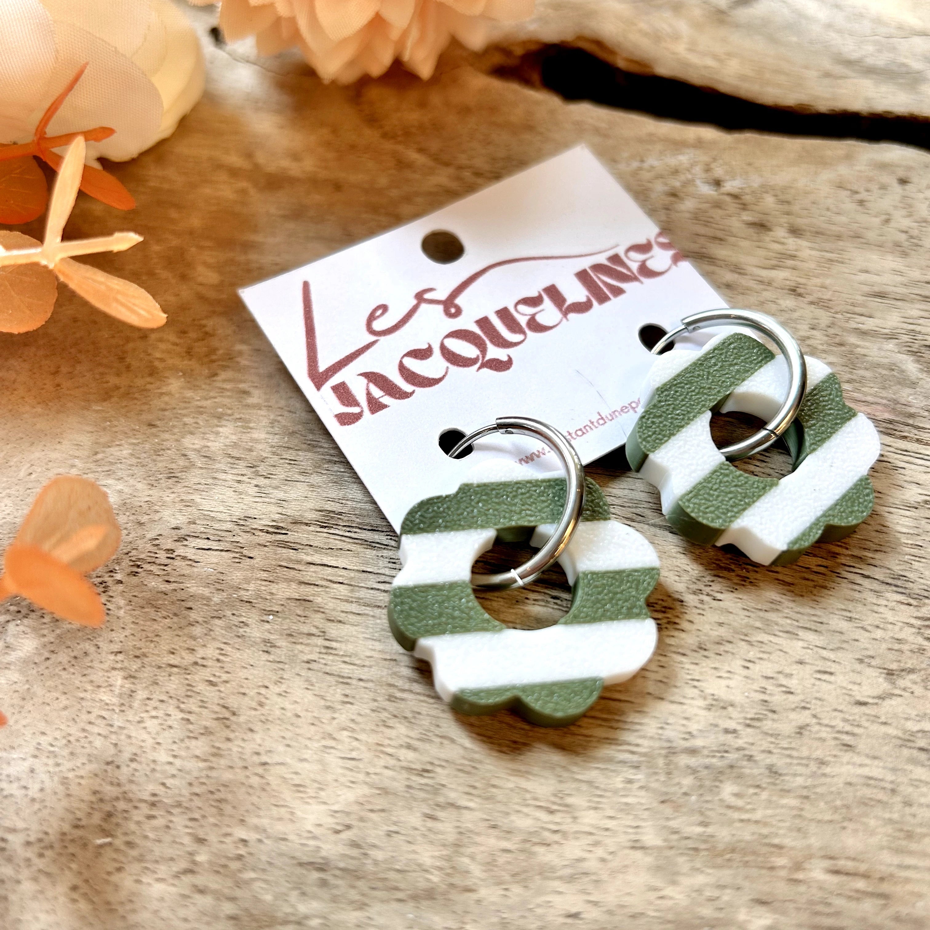 Suzanne – boucles d’oreilles rayées kaki et blanc - L'INSTANT D'UNE PAUSE